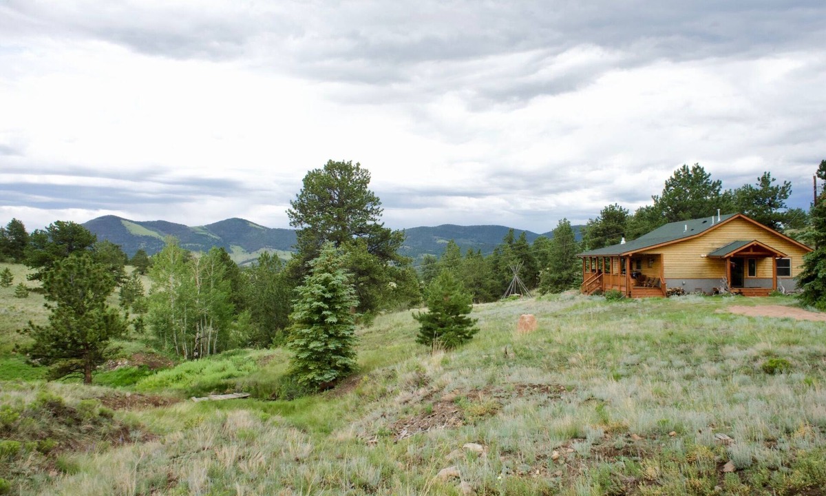 Park County Cabin | Cozy & Private Cabin on 35 Acres with Pond