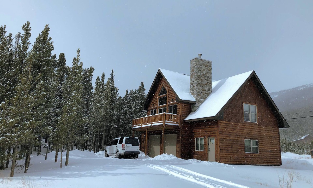 Saint Mary's Ski Chalet | Cozy Rocky Mnt. Chalet/Spa, private lake, close to Denver, RedRocks, Outdoor fun
