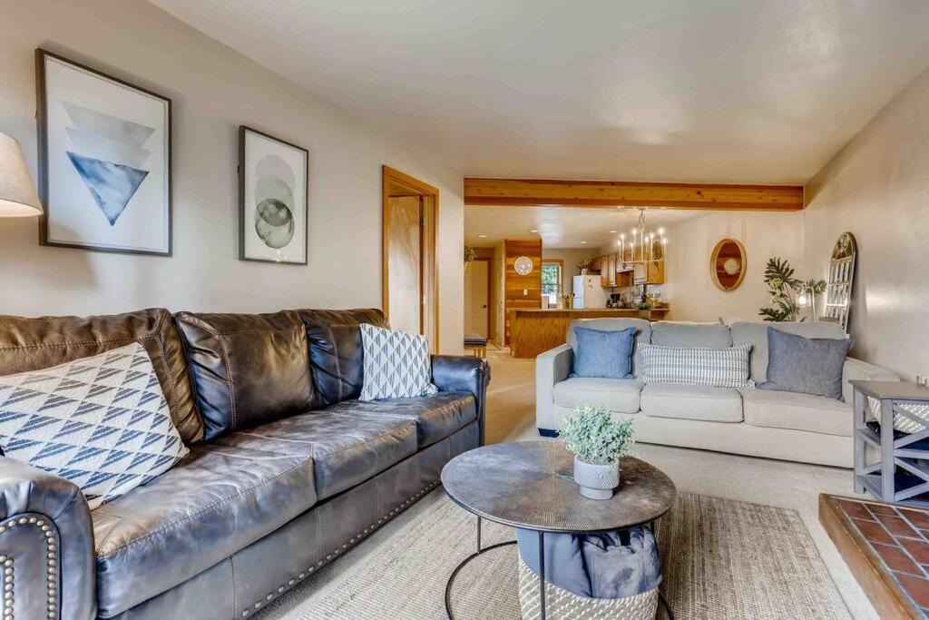 Wildernest House | Cozy Ski Condo + Hot Tub + Fireplace + Heated Pool