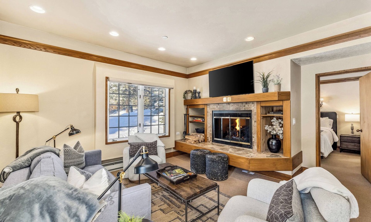 Beaver Creek Condo | Cozy up in this scenic 2BR retreat—steps from trails, lifts & village dining!
