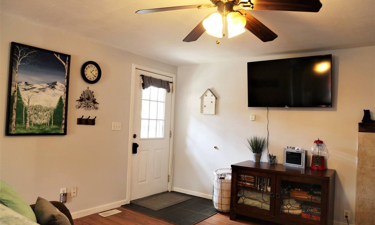 Woodland Park House | Cozy Updated Townhouse with Private Deck and Mountain Views
