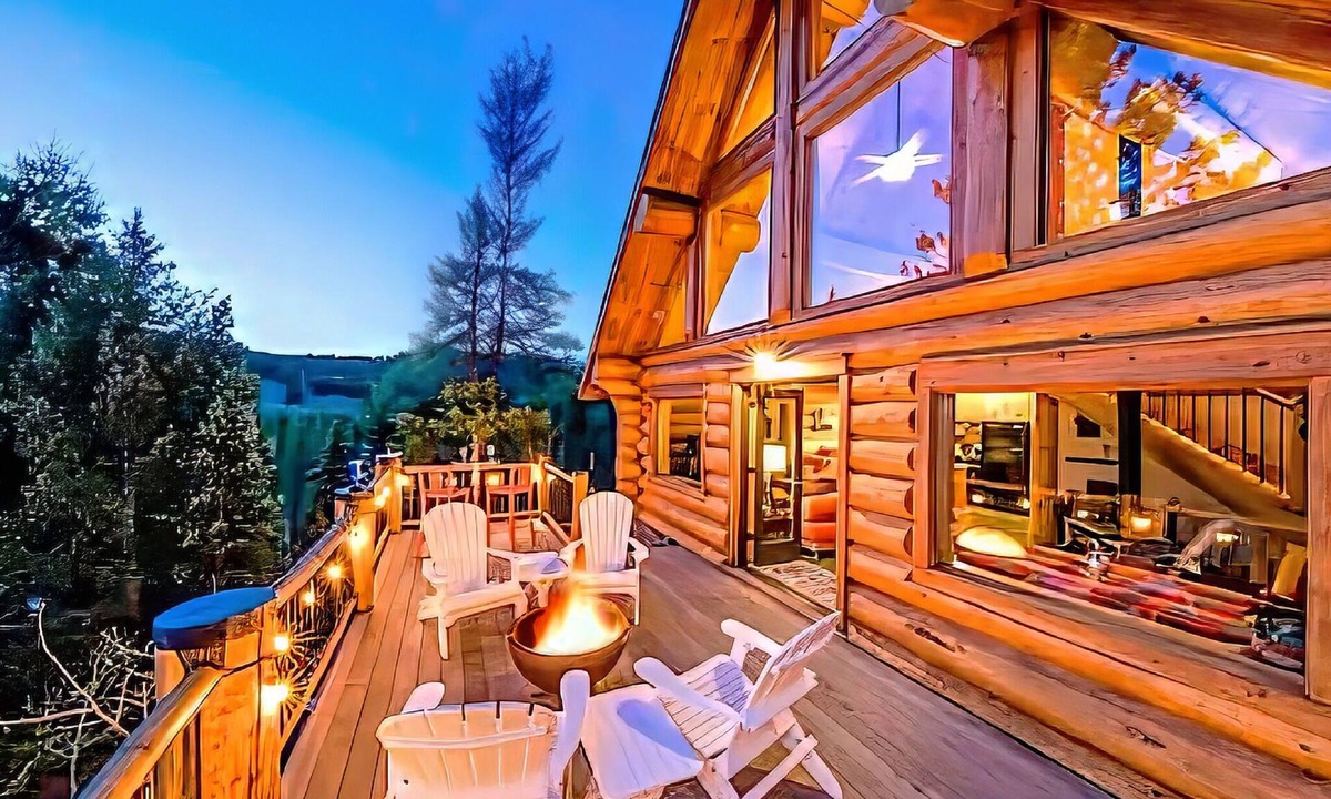 Black Hawk Cabin | Creekside Cabin – Hot Tub, Fire Pit & Wood Stove