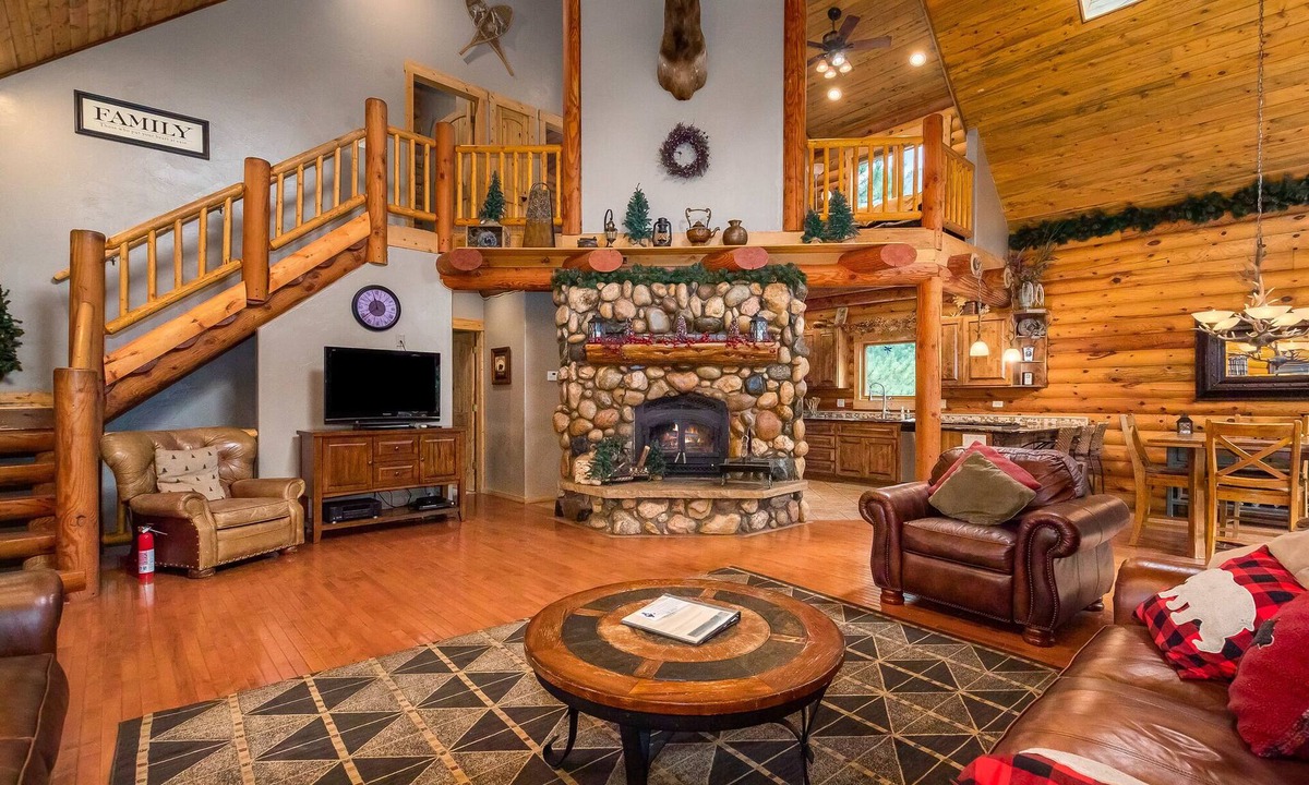 Carriage Hills House | Creekside Retreat - Beautiful Log Cabin Home with Hot Tub - 20-NCD0202