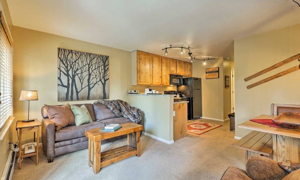 Four O'Clock Condo | Creekside/Walk to Town Dog Friendly 1BR!