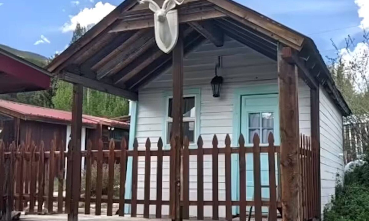 Twin Lakes Cabin | Crib house studio cabin - mountain views, .25mls to lake, quiet comfort!