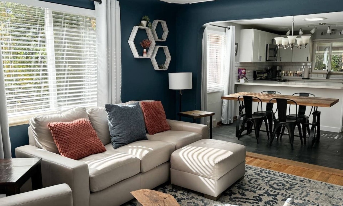 Morse Park House | Crown Hill Retreat - Hot Tub/Yard/Parking