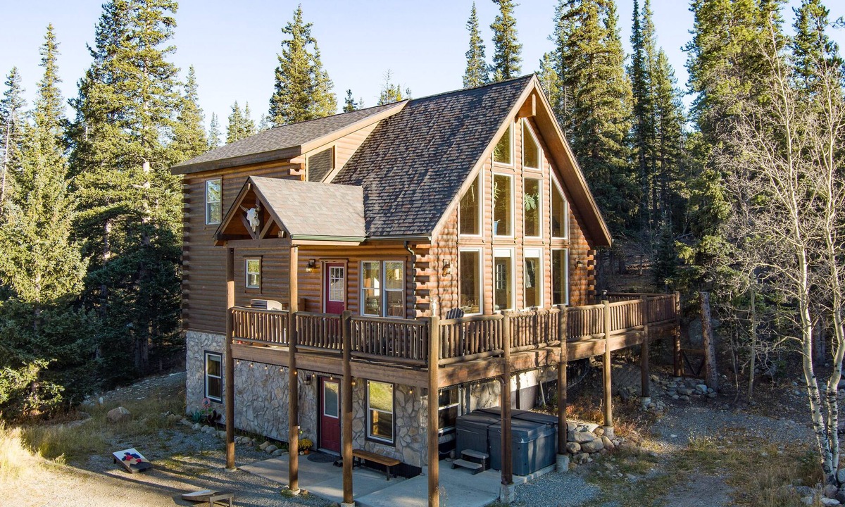Valley of the Sun Cabin | Custom Craftsman Chalet🏡Fenced Yard for Pets🍃Aspens, Hot Tub 💰$0 Cleaning & Pet Fee