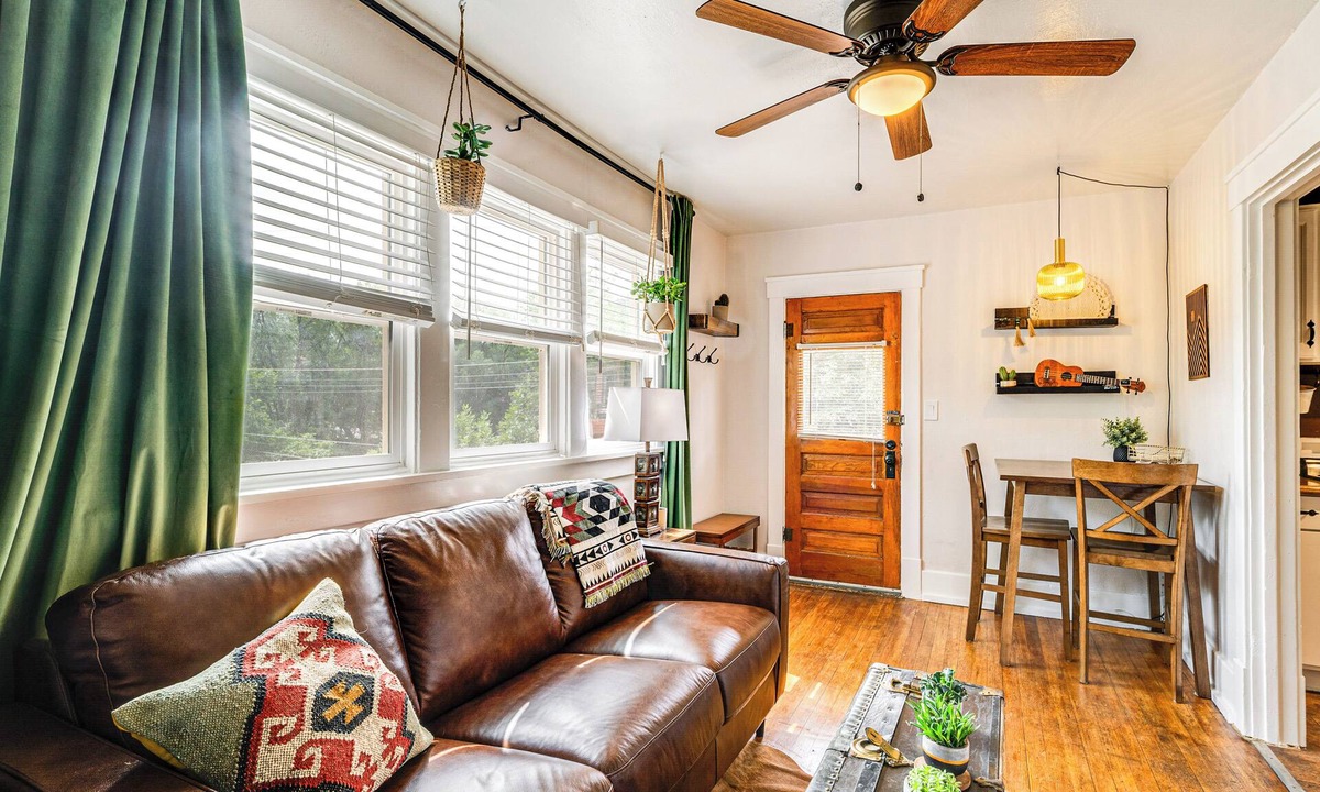 Manitou Springs Condo | Deck & Fire Pit: Manitou Mountain Retreat