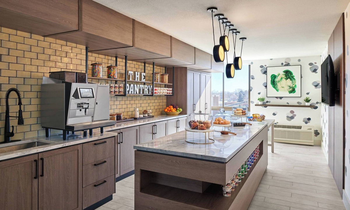 Northglenn Hotel | Delta Hotels Denver Thornton