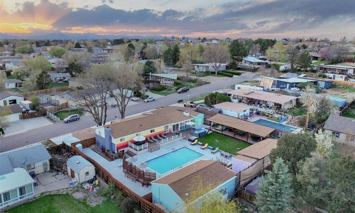 Northglenn Apartment | Denver Caribbean Beach House Resort