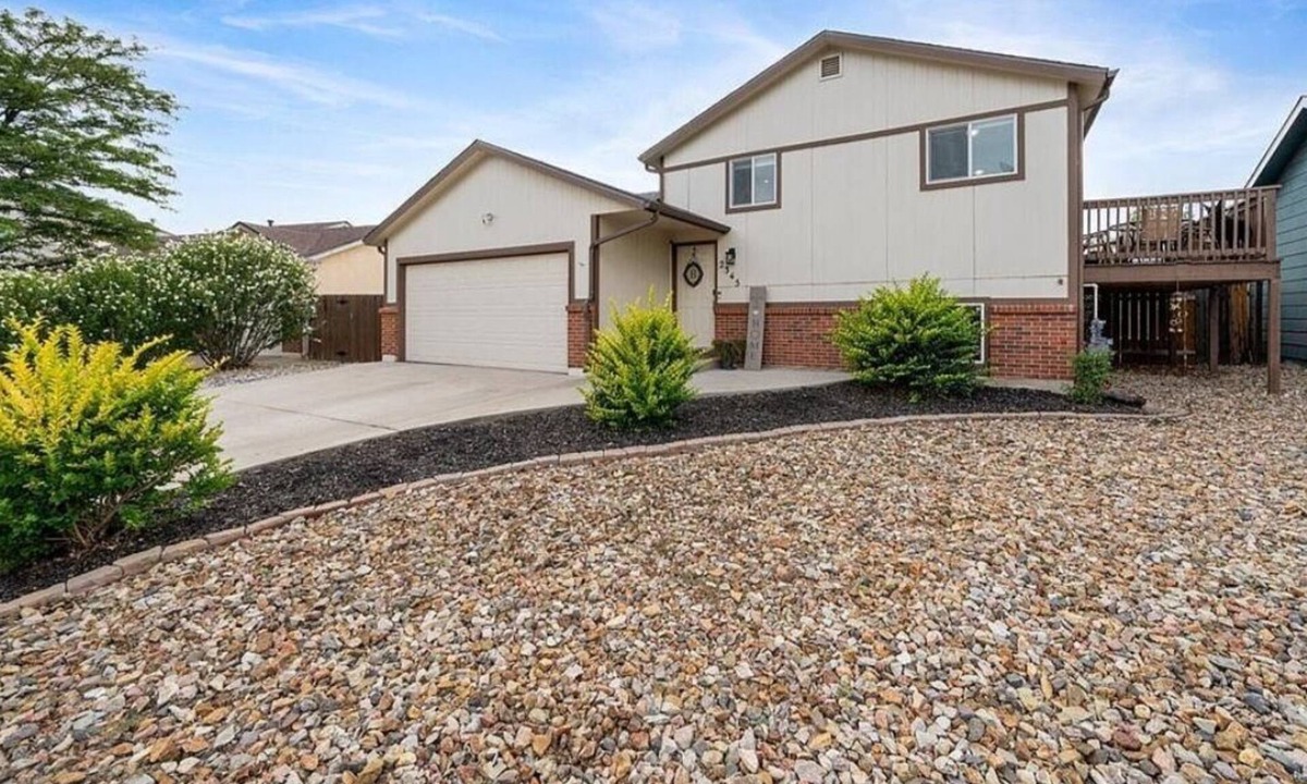 Southeast Colorado Springs House | Designer Touch Home Central COS