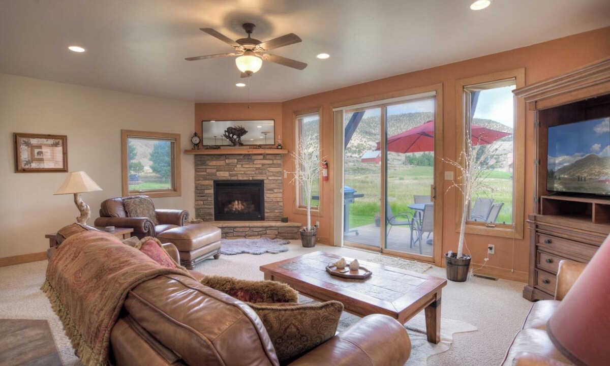 South Fork House | Discount Golf Privileges - Overlooks 9th Green - 20 Mins to Wolf Creek Ski