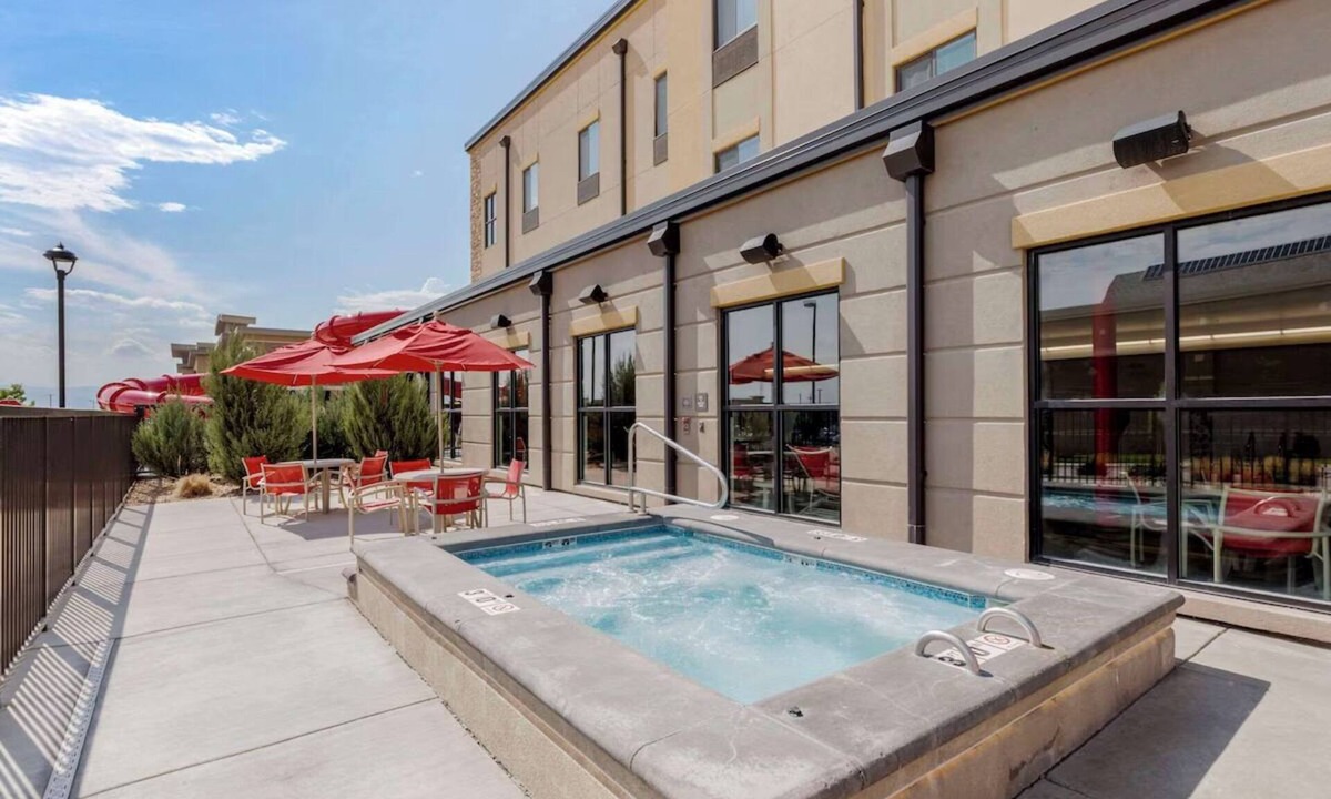 Loveland Hotel | Discover Comfort in 2 Classic Suites Close to Loveland Sports Park