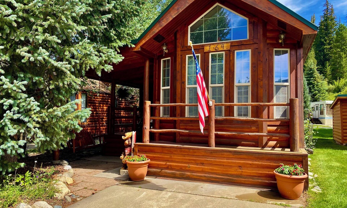 The Highlands Ski Chalet | Dog-Friendly Cabin near Breckenridge Gondola, hiking, bike trails.