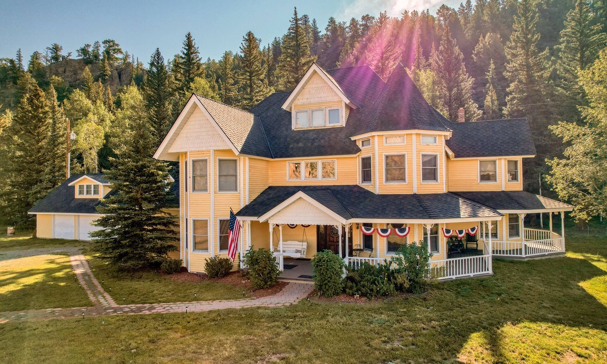 South Fork House | Dog-friendly mansion with antique decor, WiFi, and gas fireplace - near skiing