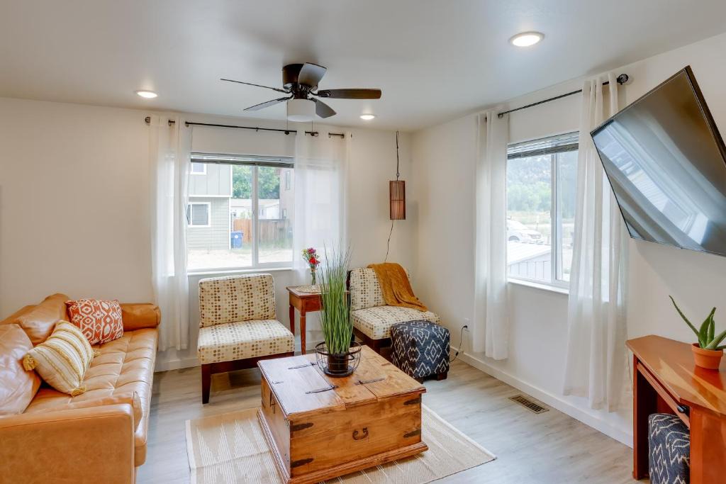 Lewis House | Dolores Townhome with Mountain Views Near River!