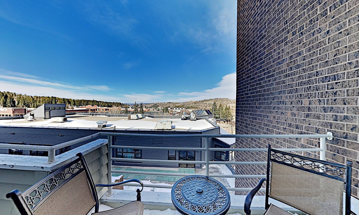 Winter Park Condo | Downtown condo on Main Street with gas fireplace & balcony, near skiing