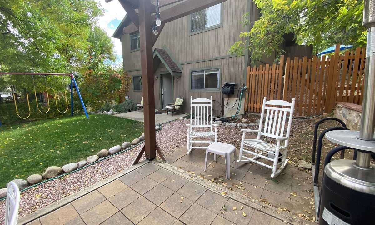 Golden House | Downtown Golden walkable to trails with comfortable beds!