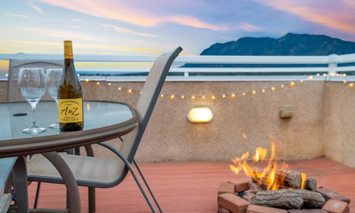 Central Colorado Springs House | Downtown Townhouse | Rooftop Patio | Pet Friendly