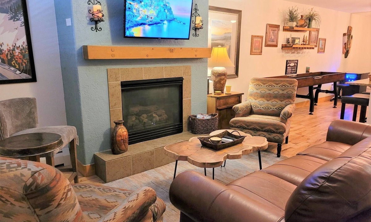 Downtown Steamboat Springs Condo | DowntownFun! A/C shufflebrd Xbox Pacman StepsFmSkiBus Near Rodeo and Yampa River