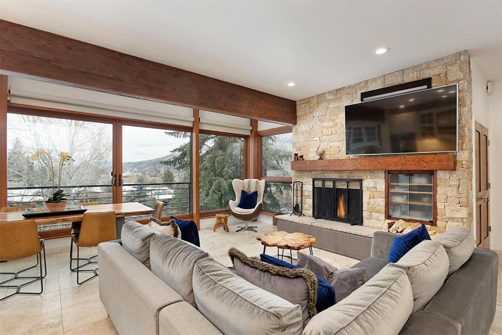 Aspen House | Durant Unit D5, Deluxe Condo with Beautiful Furnishings, Great Views, and Central A/C