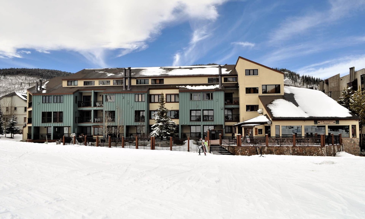 East Village at Copper Condo | East Village Walk To Super Bee Lift Restaurants and Shops Hot Tub Access