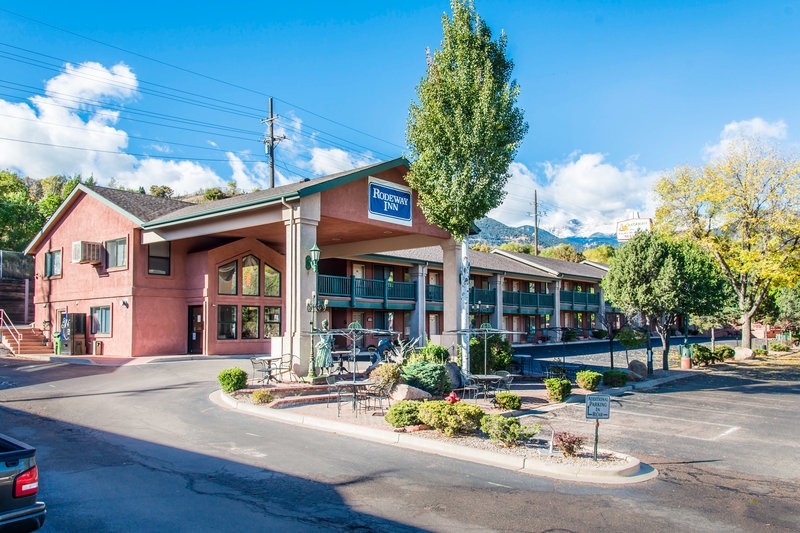Manitou Springs Hotel | Econo Lodge Inn & Suites