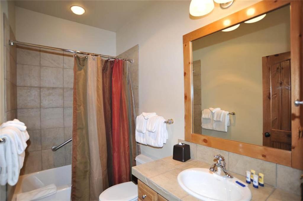 Vista Point House | Economically Priced In Town 4 Bedroom Private Home - 120 Rachel Lane