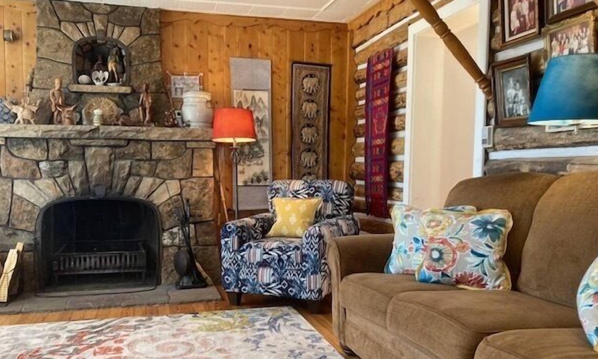 Estes Park Cabin | Edelweiss Mountain Haus - Charming Hilltop Cabin - Walk to Downtown Estes Park -- EV #3386