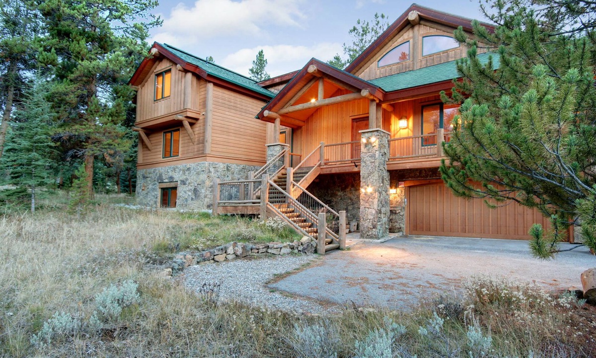 Keystone House | Elegant Lodge with Panoramic Views, Hot Tub onsite