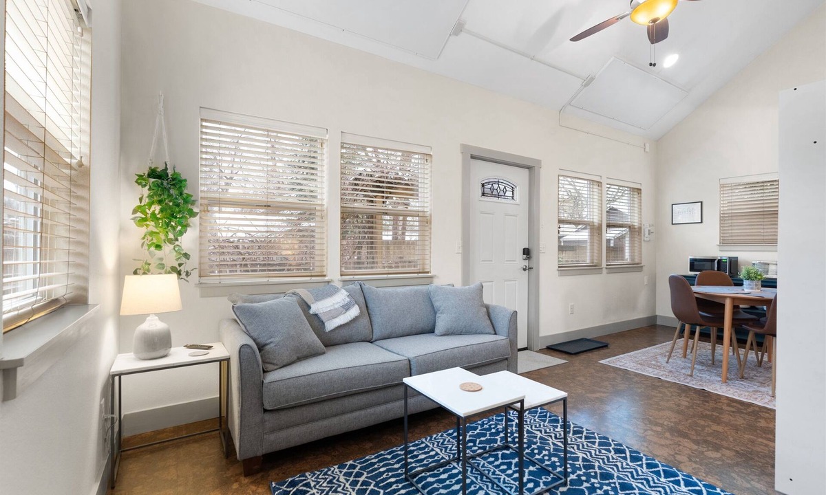 Capitol Hill House | Enchanting Grapevine Alley