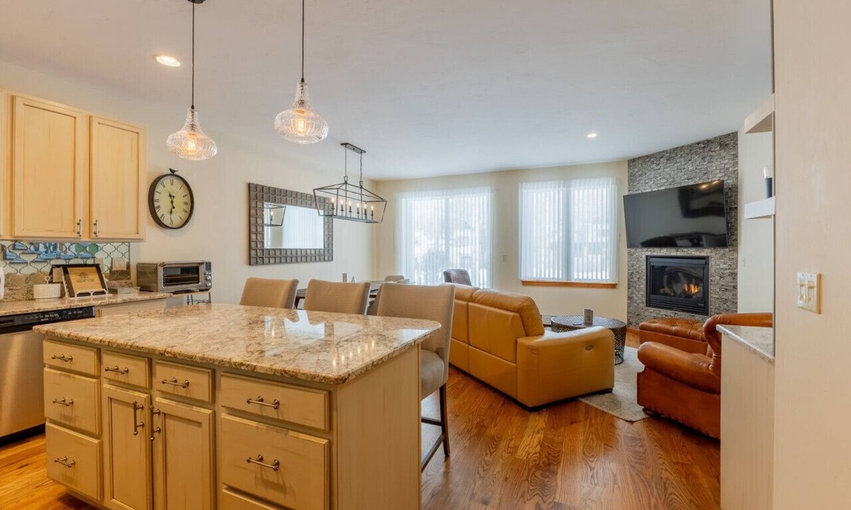 Eagle-Vail House | Enjoy this Spacious Pet Friendly Townhome Minutes from Vail & Beaver Creek