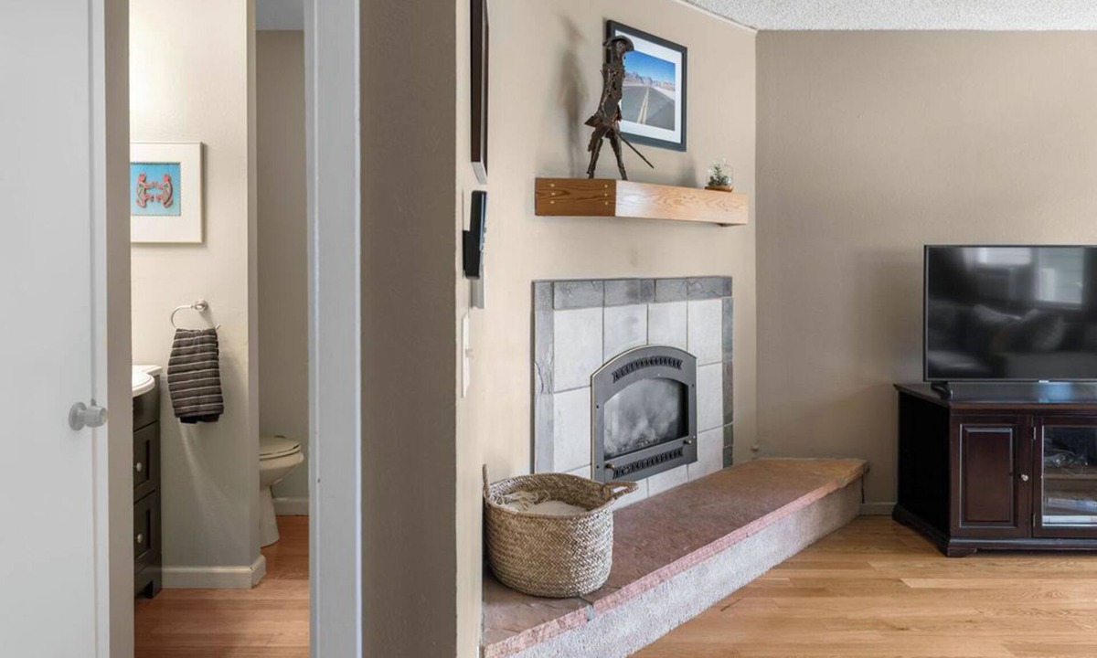 Glenwood Grove - North Iris House | Entire 2-Story Townhome in Central Boulder