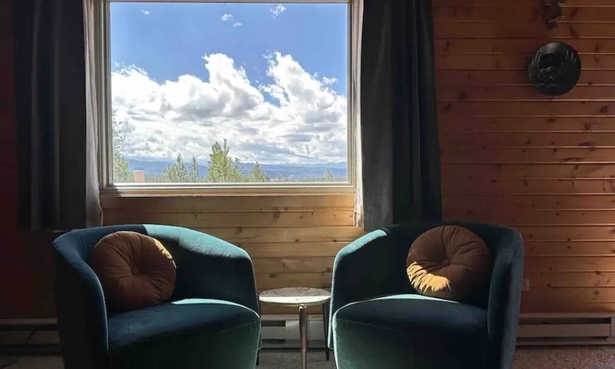 Grand Lake Cabin | Entire Cabin: Step Back in Time at The Piney Lodge