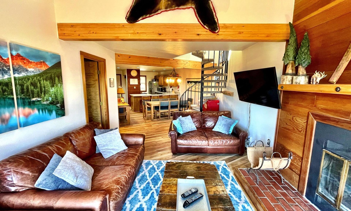 Wildernest Condo | *Escape to the Mountains* Make Memories With Your Friends & Family at Snowscape