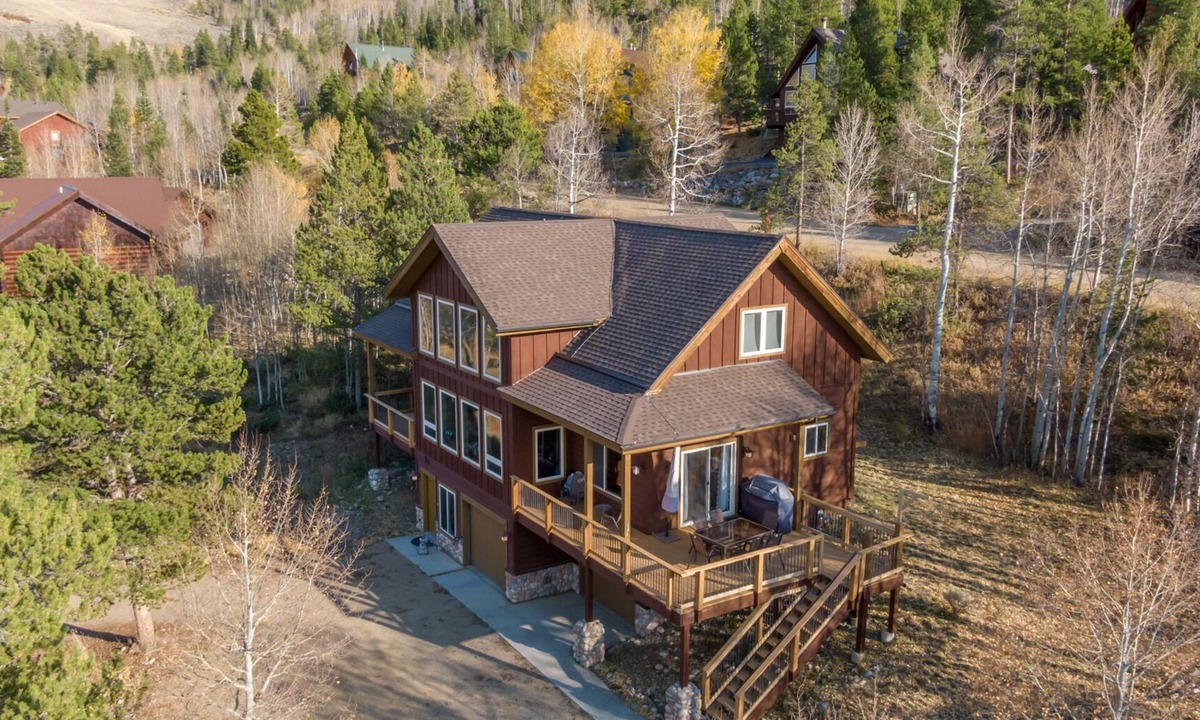 Innsbruck Val Moritz House | 🍂 Escape to the mountains this fall! 🍁