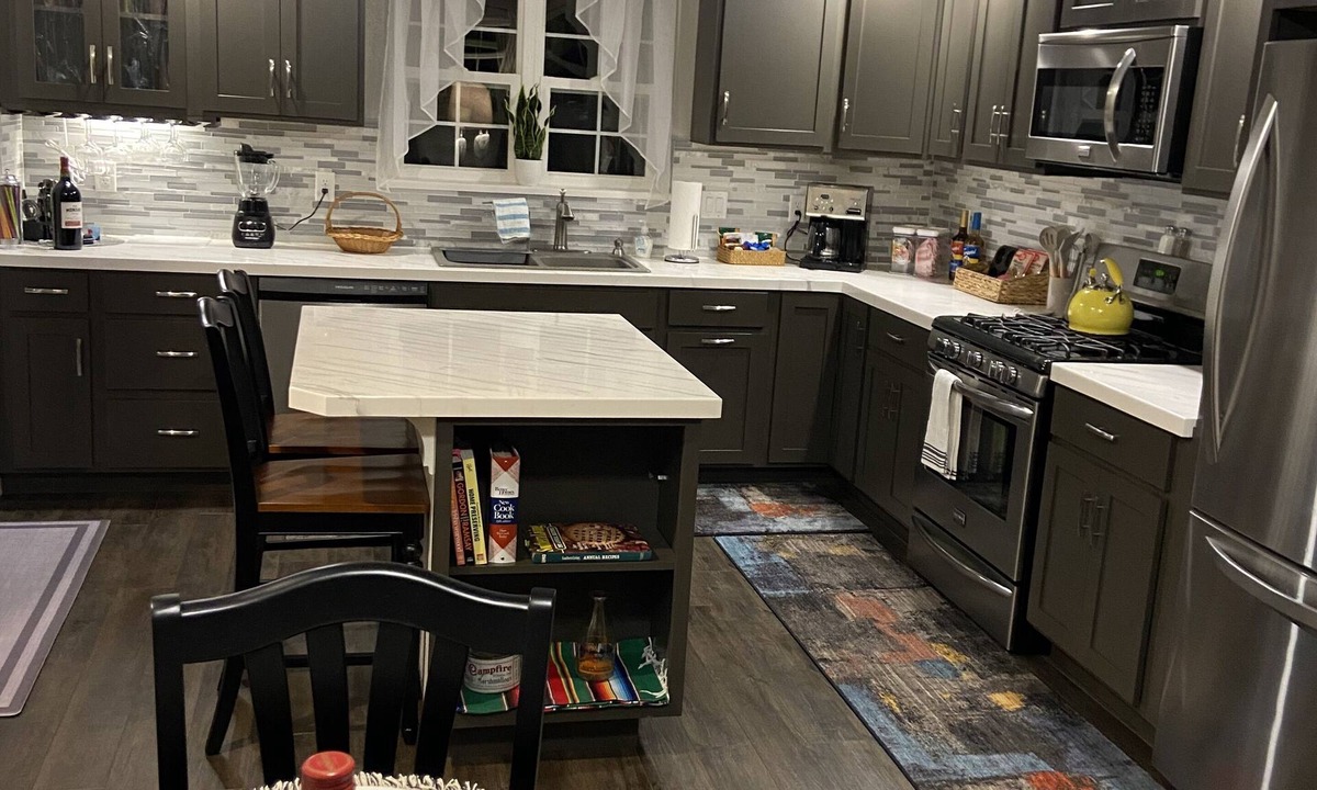 Grand Junction House | Exceptional Brand New Downtown Guesthouse 4 blks to mainstreet food brews shops