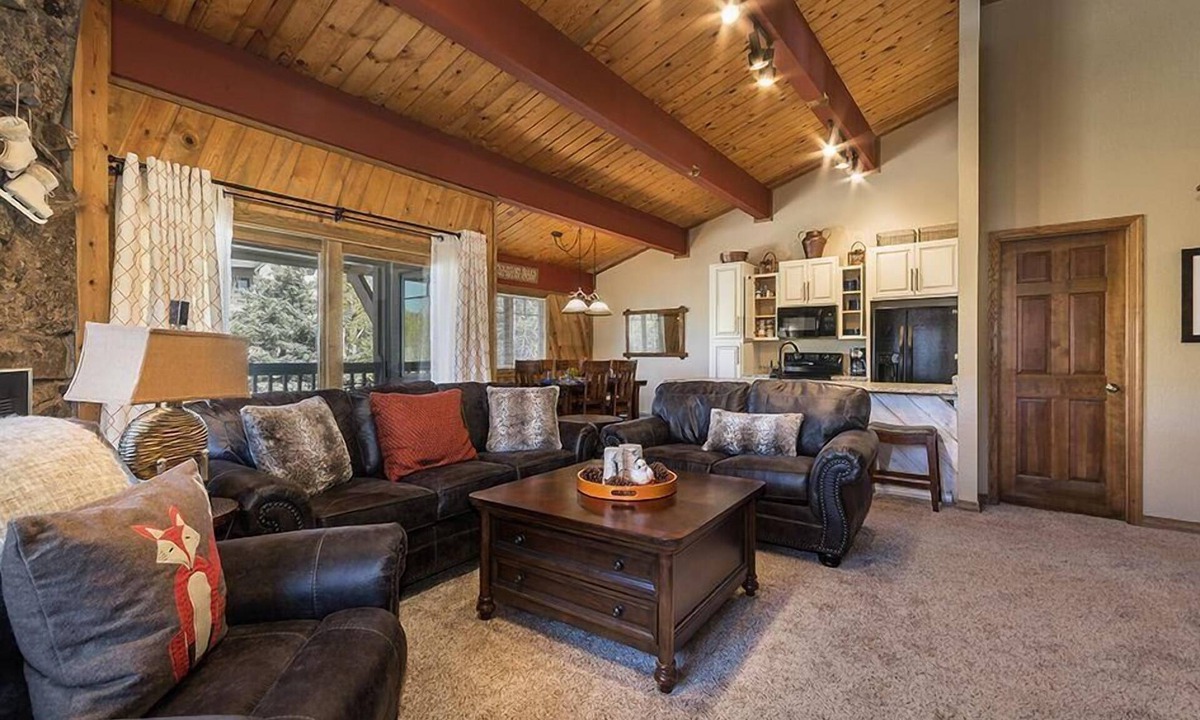 Steamboat Springs House | Expansive Condo! Walk to the Slopes! Winter Shuttle! Heated Pool & Hot Tub!