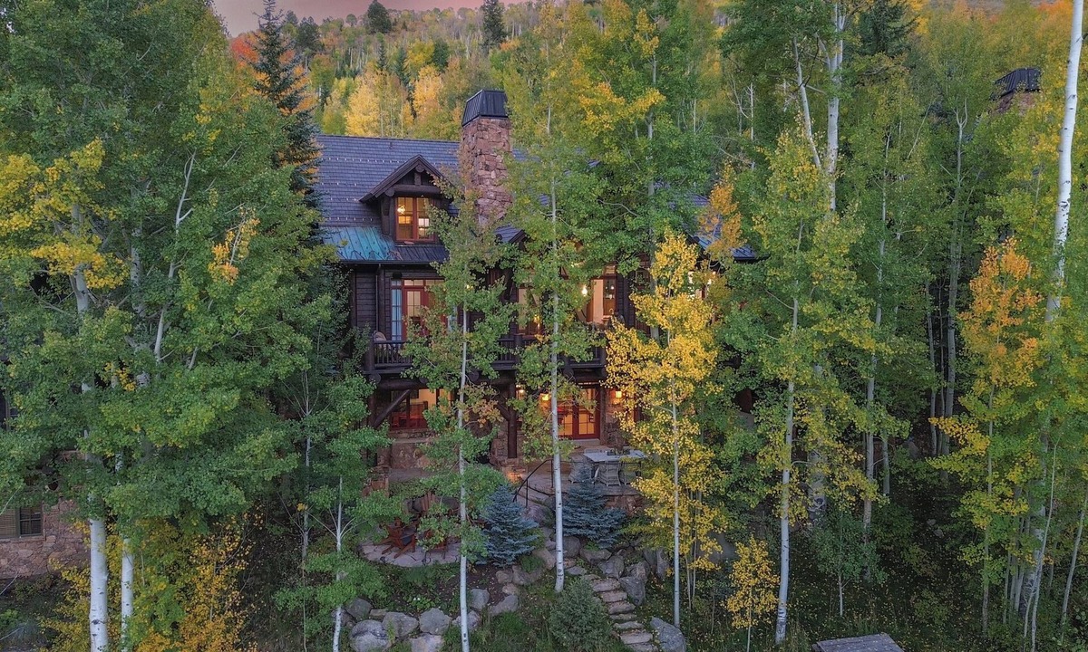 Edwards House | Expansive Ski-in/out Retreat at Arrowhead | Bearberry Lodge