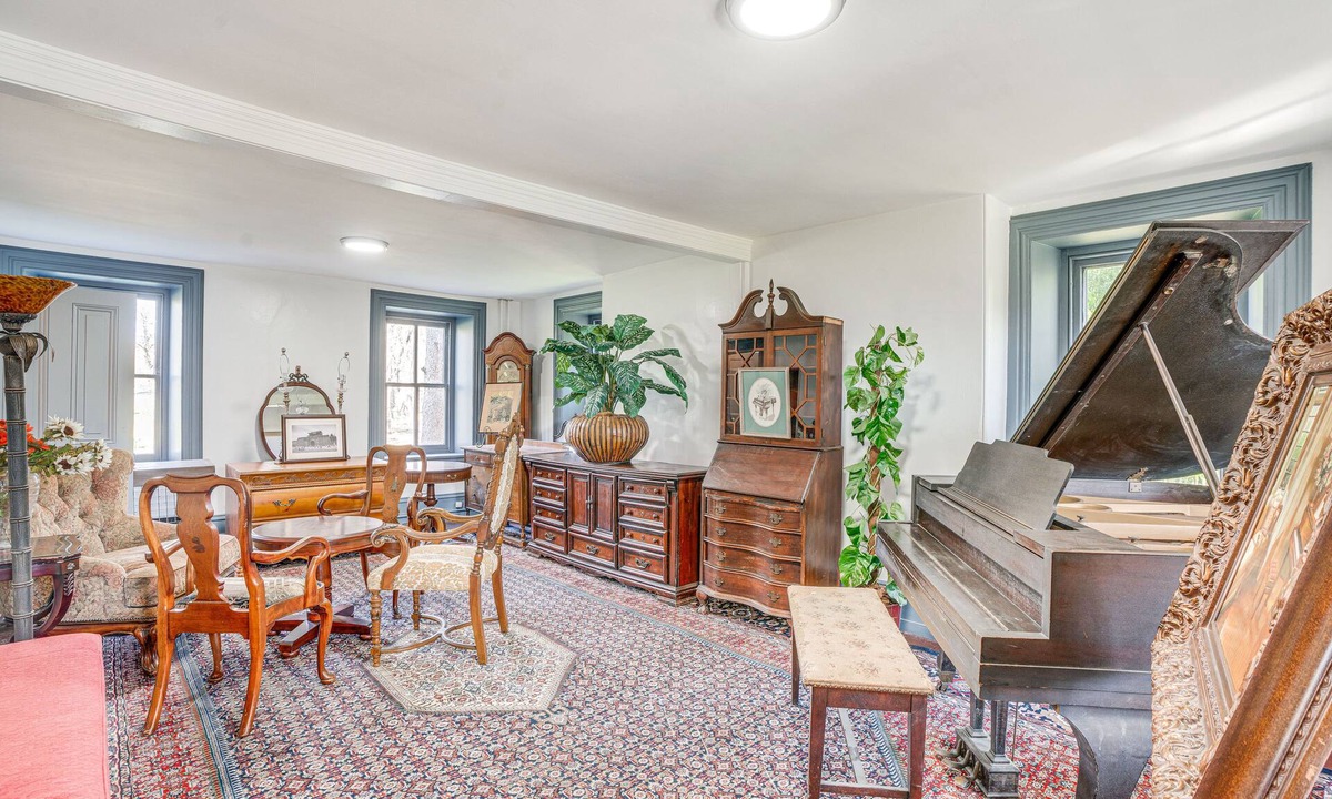 Norristown House | Experience a 17th-Century Spring Manor