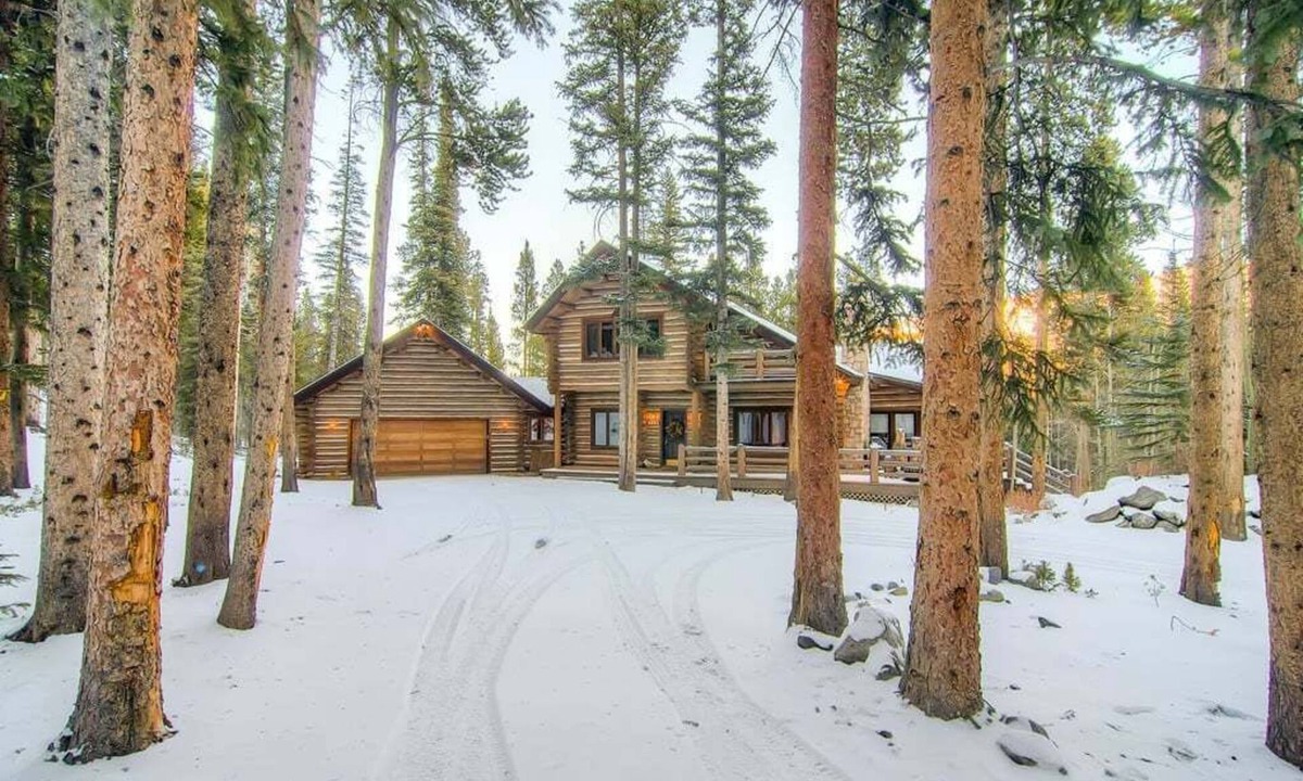 Breckenridge House | Experience luxury at Bear Lodge, a spacious 6-bedroom in Breckenridge with stunning mountain views!
