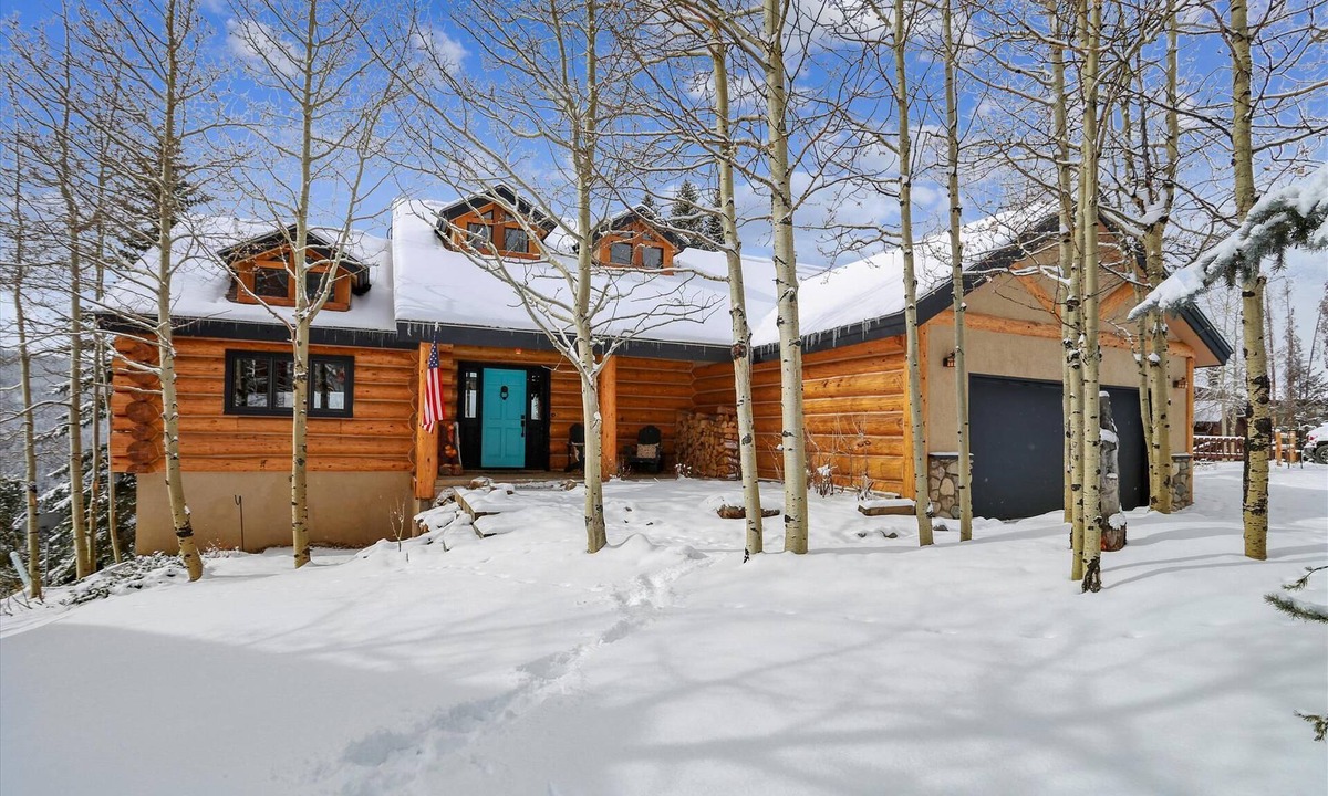 Baldy Mountain House | Experience the mountains at 10 Southface, a spacious 4-bedroom home with stunning views!