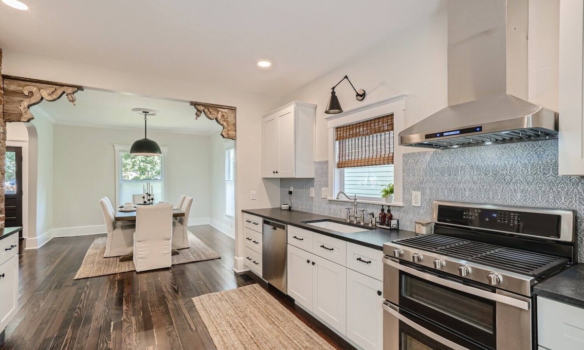 Longmont House | Exquisitely Restored Boulder County Victorian Cottage, c1906 🏡