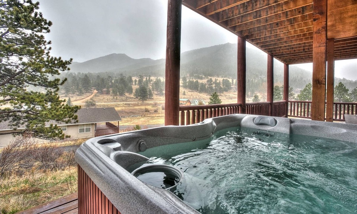 Estes Park House | Fabulous Large Home with Hot Tub