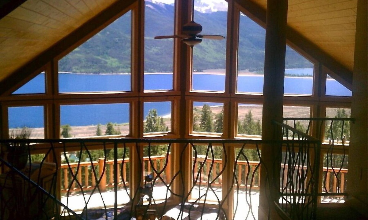 Twin Lakes House | Fabulous Views, Sleeps 8, 3 Full Baths, Family-Friendly #2025-010