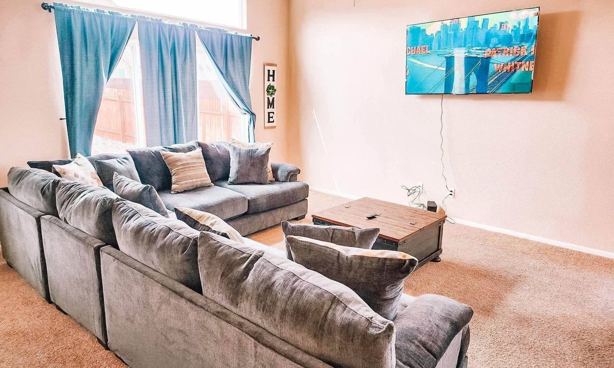 Peyton House | Falcon Retreat! Pet Friendly King Bedsn