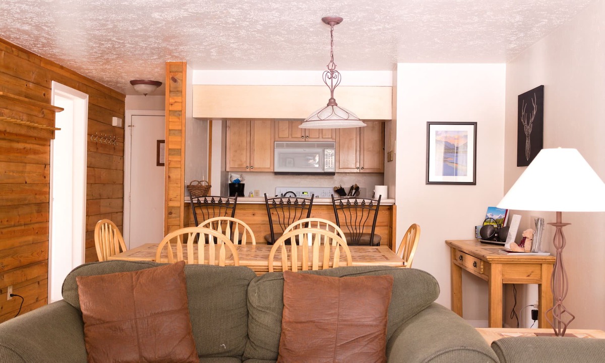 Crested Butte Condo | Family friendly, 4BR condo. Walking distance to slopes, hot tub & town shuttle!