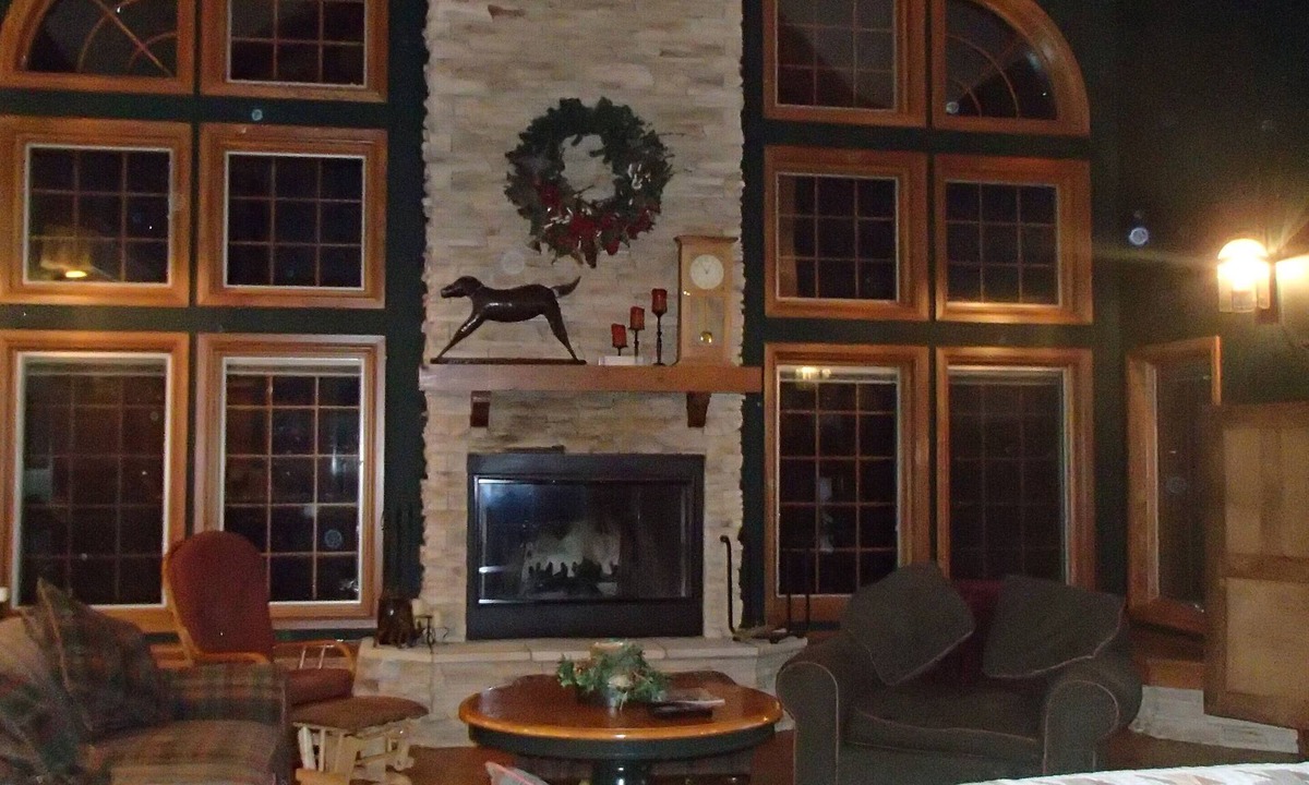 Monument House | Family Reunions, Retreats, Weddings - Sleeps 24, 40 Acres near Air Force Academy