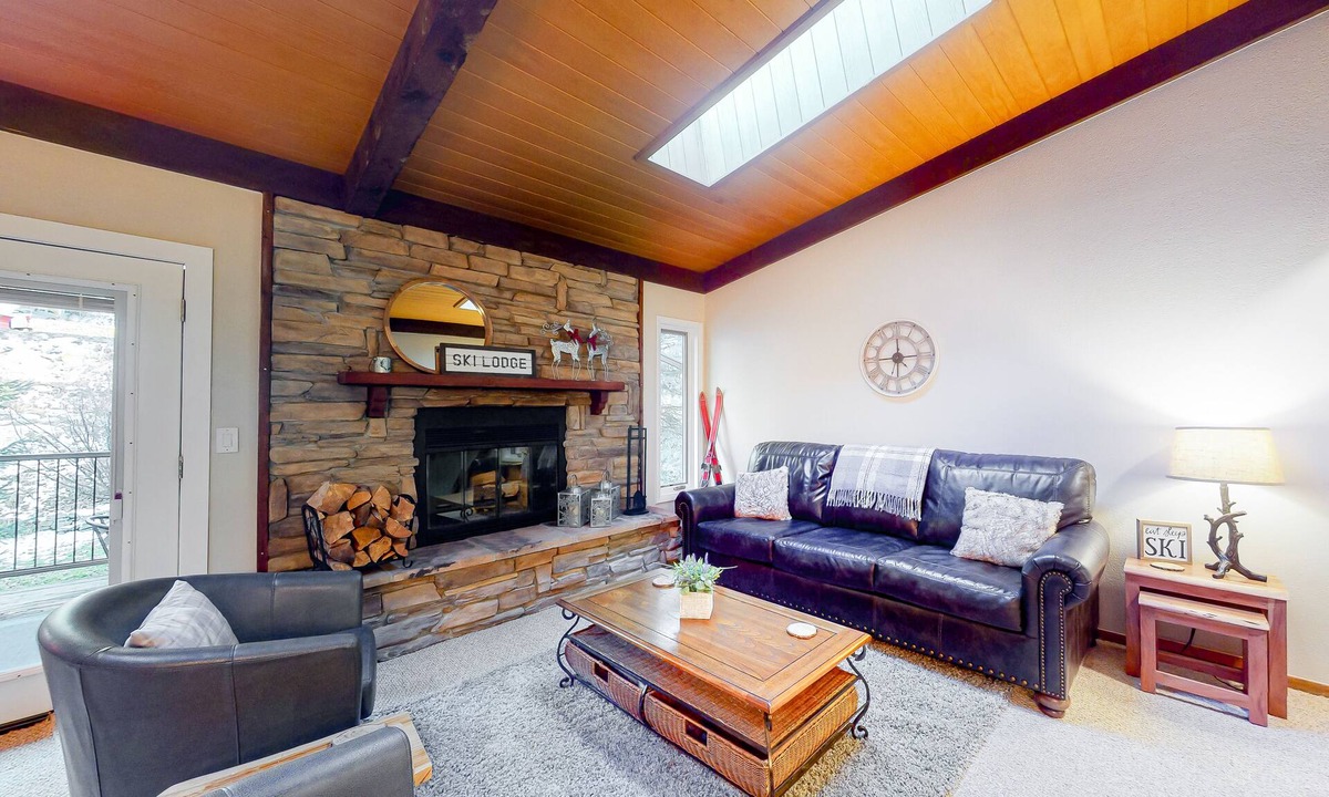 Intermountain Condo | Fantastic gem near skiing & town with fast WiFi, gas grill, & balcony
