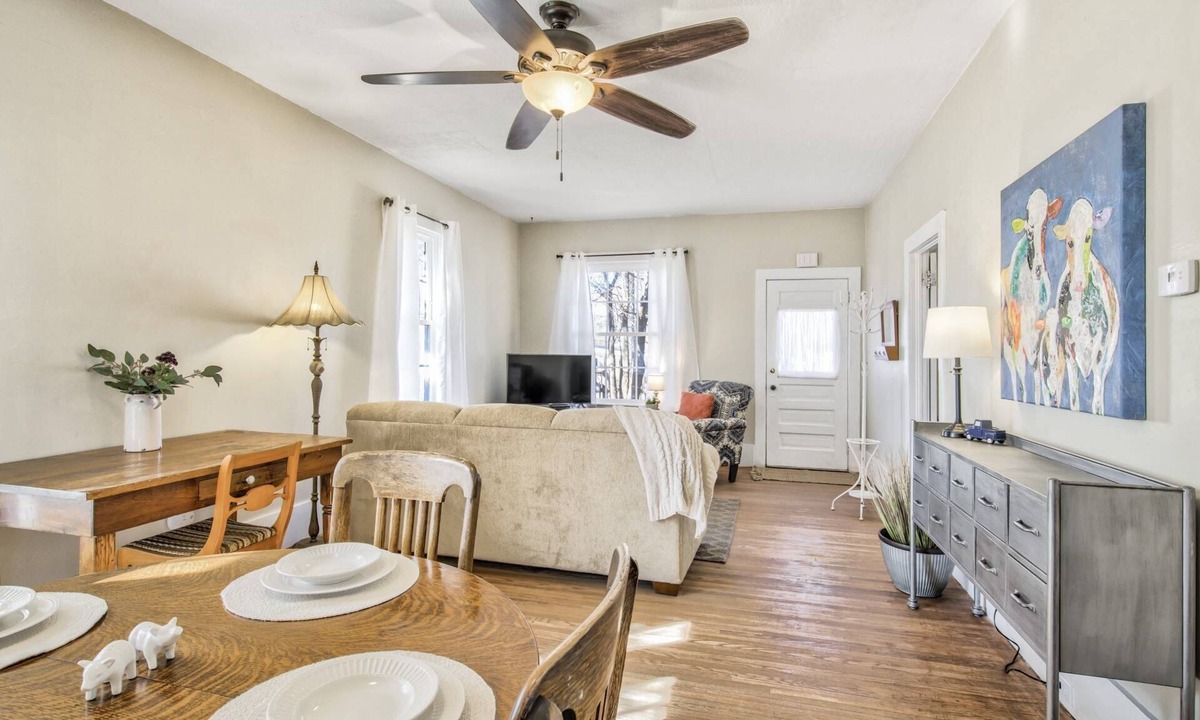 Florence House | Farm House in the Canyon Lands of Colorado, 2 BR, WiFi, Cable TV, Pets with Fee